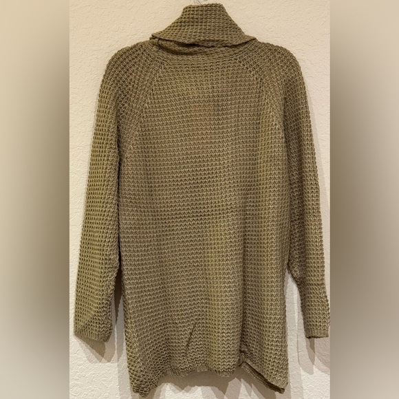 NEW Grecerelle Womens Asymmetric Chunky Button Detail Pullover Sweater Size L - Picture 10 of 14